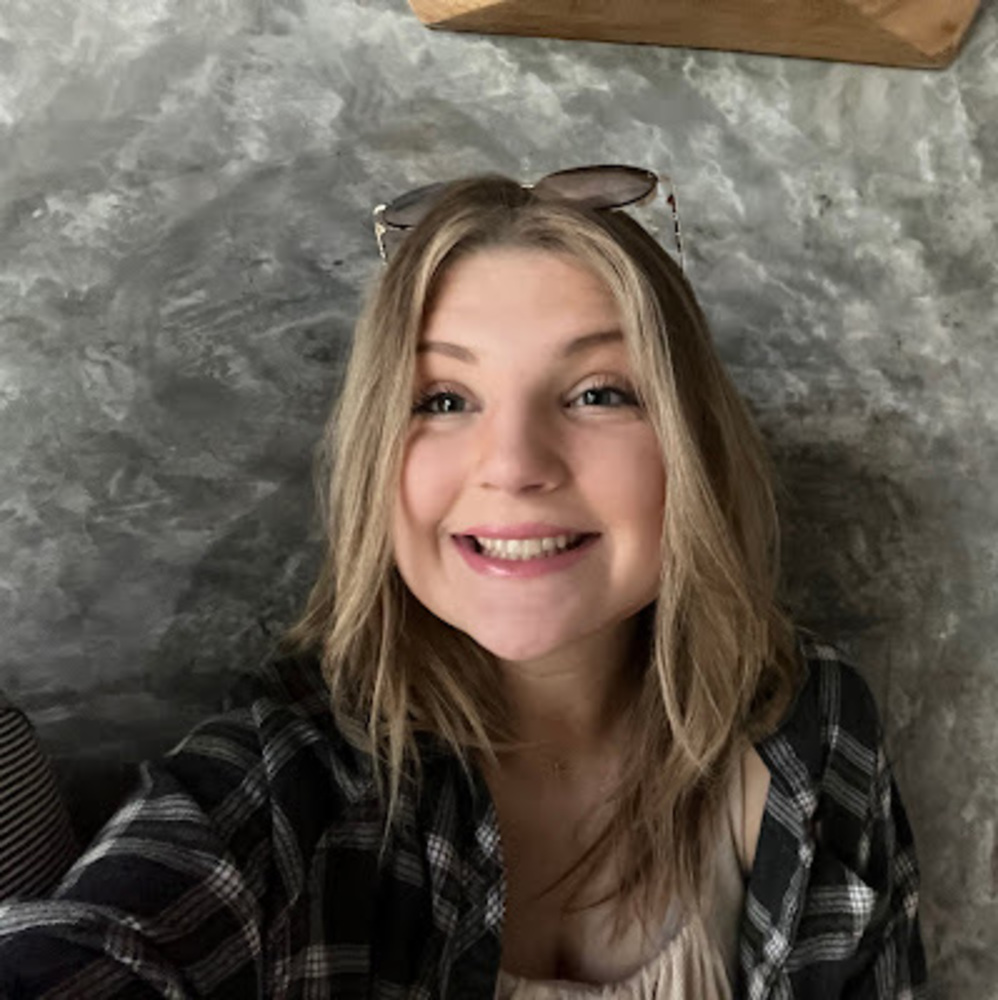 Meet your Posher, Caitlin